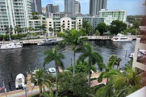 Apartment in Fort Lauderdale, Florida 2 bedrooms, 92.9 sq.m. № 1976354 - photo 26