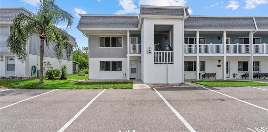 Condominio en Port Charlotte, Florida, 2 dormitorios № 1914637