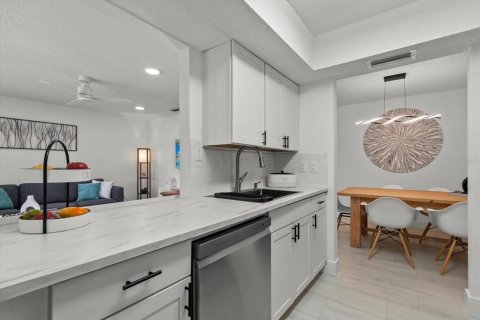 Condominio en venta en Port Charlotte, Florida, 2 dormitorios, 91.69 m2 № 1914637 - foto 6