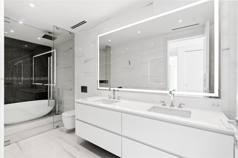 Condominio en venta en Miami, Florida, 2 dormitorios, 122.35 m2 № 1888883 - foto 13