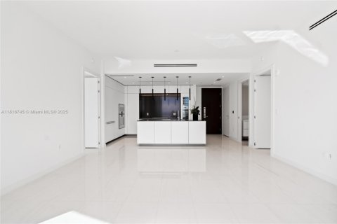 Condominio en venta en Miami, Florida, 2 dormitorios, 122.35 m2 № 1888883 - foto 12