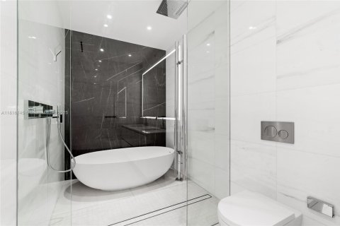 Condominio en venta en Miami, Florida, 2 dormitorios, 122.35 m2 № 1888883 - foto 14