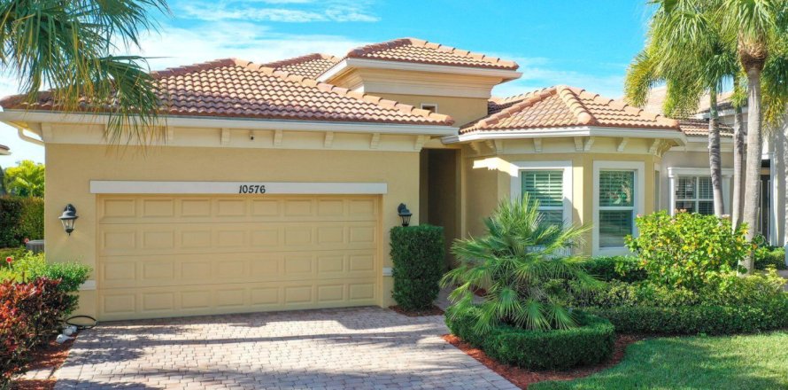 Casa en Port St. Lucie, Florida 3 dormitorios, 209.49 m2 № 2088203