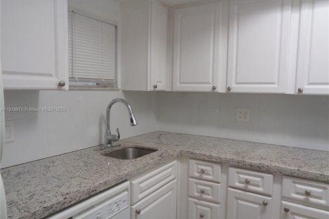 Condo in Doral, Florida, 1 bedroom  № 1974092 - photo 1