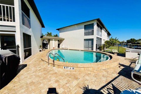Condo in Cape Coral, Florida, 2 bedrooms  № 1531487 - photo 24