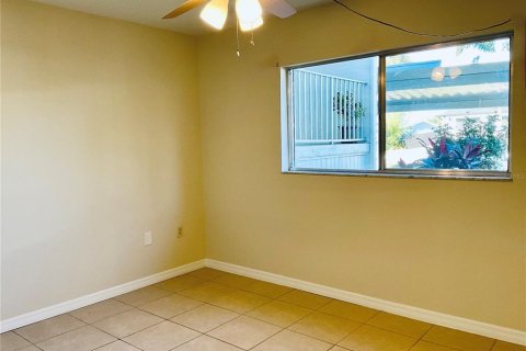 Condo in Cape Coral, Florida, 2 bedrooms  № 1531487 - photo 16