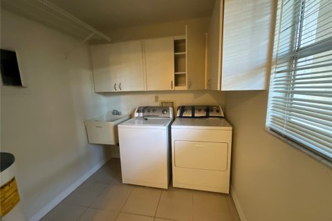 Condo in Cape Coral, Florida, 2 bedrooms  № 1531487 - photo 18