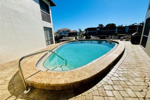 Condo in Cape Coral, Florida, 2 bedrooms  № 1531487 - photo 23