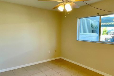 Condo in Cape Coral, Florida, 2 bedrooms  № 1531487 - photo 15