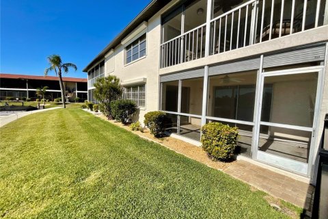 Condo in Cape Coral, Florida, 2 bedrooms  № 1531487 - photo 21