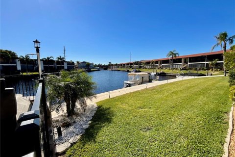 Condo in Cape Coral, Florida, 2 bedrooms  № 1531487 - photo 22