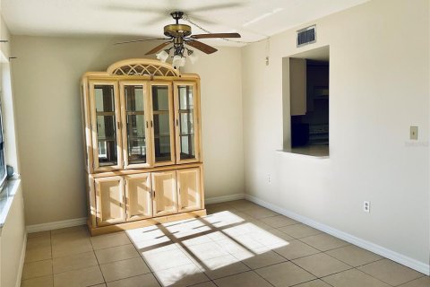 Condo in Cape Coral, Florida, 2 bedrooms  № 1531487 - photo 6