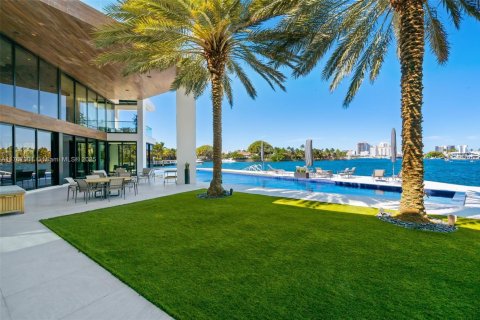 House in Fort Lauderdale, Florida 6 bedrooms, 1088.26 sq.m. № 1868666 - photo 21