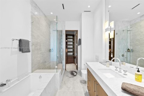 House in Fort Lauderdale, Florida 6 bedrooms, 1088.26 sq.m. № 1868666 - photo 30