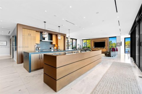House in Fort Lauderdale, Florida 6 bedrooms, 1088.26 sq.m. № 1868666 - photo 17