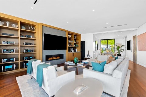 House in Fort Lauderdale, Florida 6 bedrooms, 1088.26 sq.m. № 1868666 - photo 10