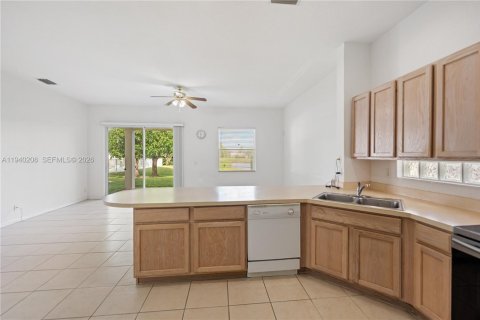 House in Boynton Beach, Florida 4 bedrooms, 244.61 sq.m. № 2000185 - photo 7