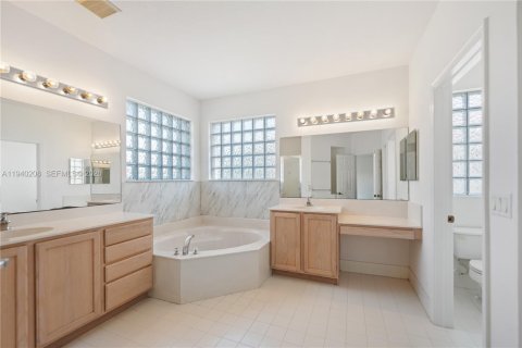 House in Boynton Beach, Florida 4 bedrooms, 244.61 sq.m. № 2000185 - photo 22