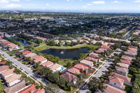 House in Boynton Beach, Florida 4 bedrooms, 244.61 sq.m. № 2000185