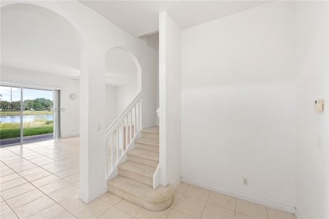 House in Boynton Beach, Florida 4 bedrooms, 244.61 sq.m. № 2000185 - photo 13