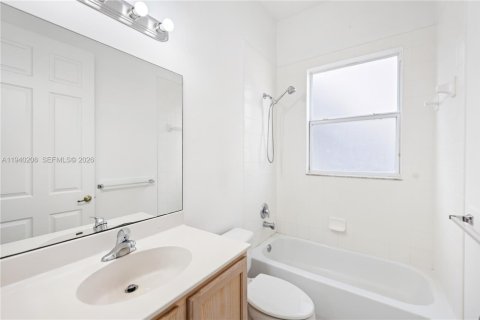 House in Boynton Beach, Florida 4 bedrooms, 244.61 sq.m. № 2000185 - photo 11