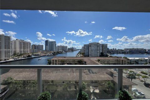 Condominio en venta en Hallandale Beach, Florida, 2 dormitorios, 94.76 m2 № 2049807 - foto 15