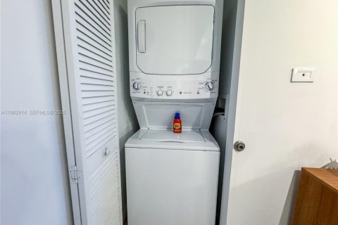 Condominio en venta en Hallandale Beach, Florida, 2 dormitorios, 94.76 m2 № 2049807 - foto 7