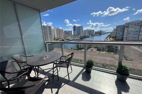 Condominio en venta en Hallandale Beach, Florida, 2 dormitorios, 94.76 m2 № 2049807 - foto 13
