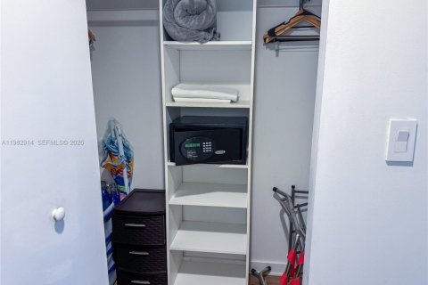 Condominio en venta en Hallandale Beach, Florida, 2 dormitorios, 94.76 m2 № 2049807 - foto 24