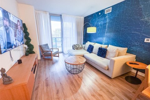 Condominio en Hallandale Beach, Florida, 2 dormitorios  № 2049807