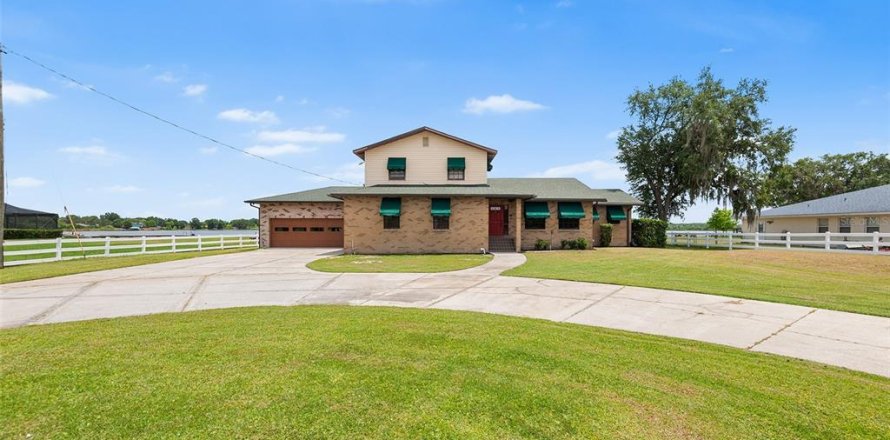 House in Lake Alfred, Florida 4 bedrooms, 303.7 sq.m. № 1680014