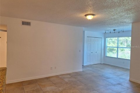 Condo in Orlando, Florida, 2 bedrooms № 2103762 - photo 2