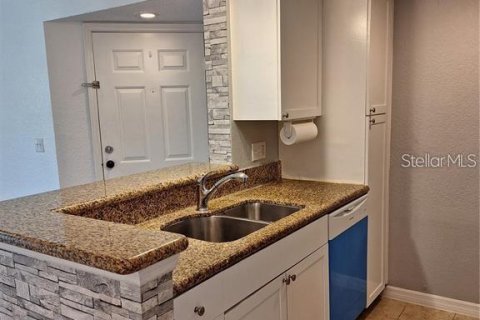 Condo in Orlando, Florida, 2 bedrooms № 2103762 - photo 4
