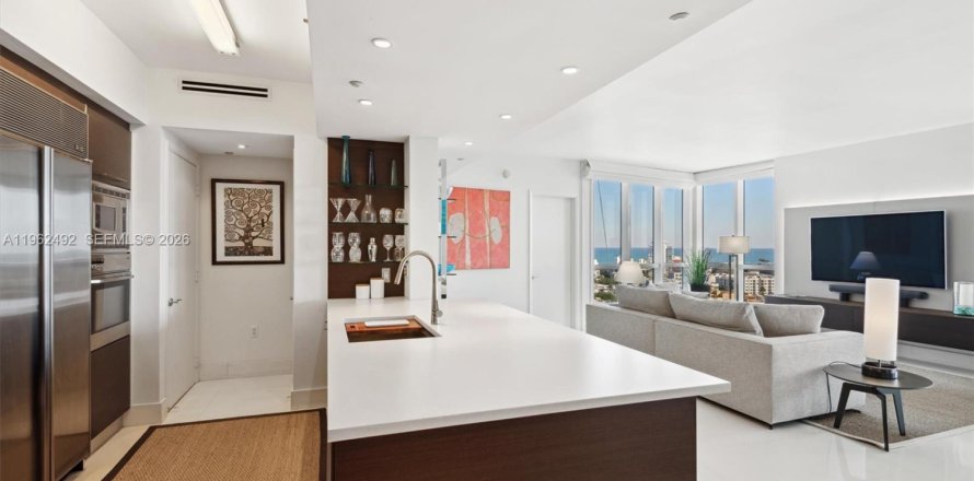 Кондоминиум с 2 спальнями в Майами-Бич, Флорида № 2025137