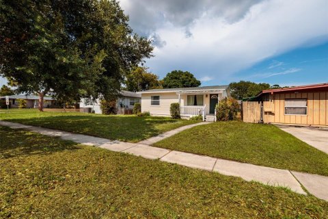 House in Saint Petersburg, Florida 2 bedrooms, 86.96 sq.m. № 2210926
