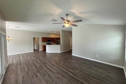 Villa ou maison à louer à Oxford, Floride: 4 chambres, 186.83 m2 № 2388837 - photo 3