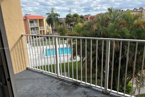 Copropriété à louer à Doral, Floride: 2 chambres, 98.57 m2 № 1956641 - photo 7