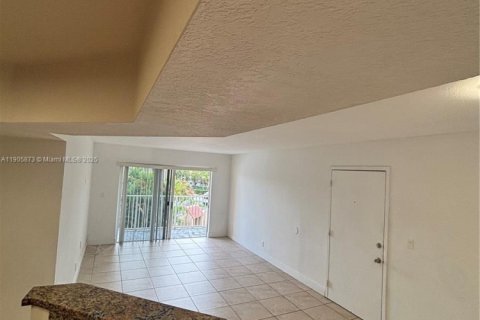 Copropriété à louer à Doral, Floride: 2 chambres, 98.57 m2 № 1956641 - photo 3