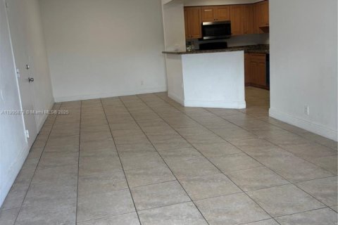 Copropriété à louer à Doral, Floride: 2 chambres, 98.57 m2 № 1956641 - photo 6