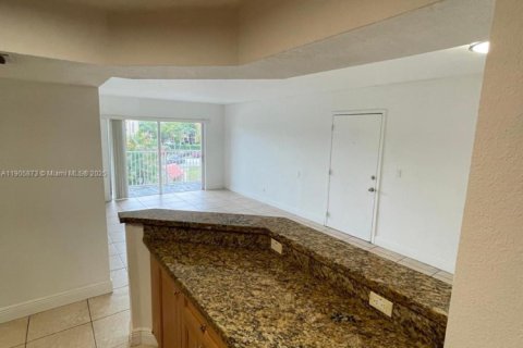 Copropriété à louer à Doral, Floride: 2 chambres, 98.57 m2 № 1956641 - photo 4