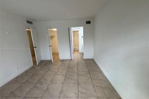Copropriété à louer à Doral, Floride: 2 chambres, 98.57 m2 № 1956641 - photo 9