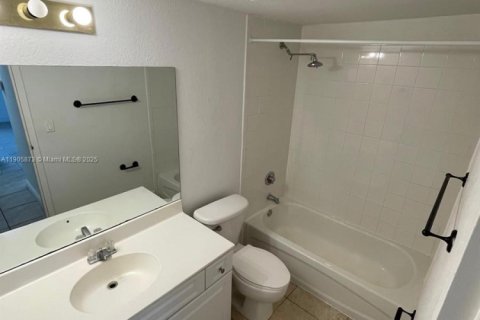Copropriété à louer à Doral, Floride: 2 chambres, 98.57 m2 № 1956641 - photo 14
