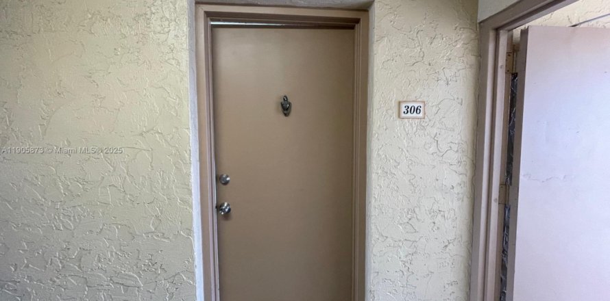 Condo à Doral, Floride, 2 chambres  № 1956641