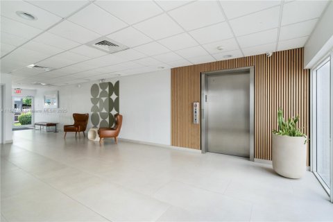 Снять в аренду кондоминиум в Майами-Бич, Флорида 2 спальни, 98.94м2, № 1925474 - фото 2