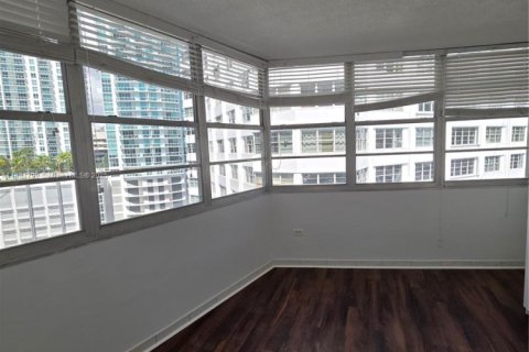 Condominio en alquiler en Miami, Florida, 2 dormitorios, 91.97 m2 № 1924732 - foto 12