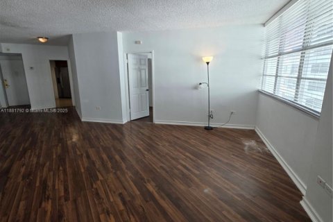 Condominio en alquiler en Miami, Florida, 2 dormitorios, 91.97 m2 № 1924732 - foto 5