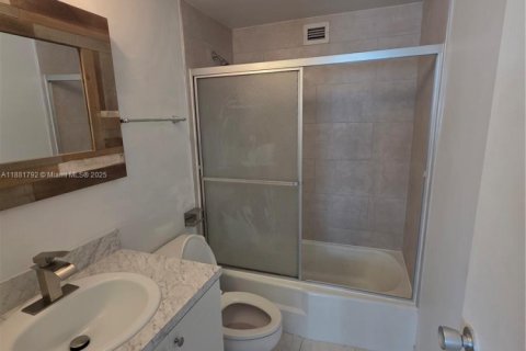 Condominio en alquiler en Miami, Florida, 2 dormitorios, 91.97 m2 № 1924732 - foto 19