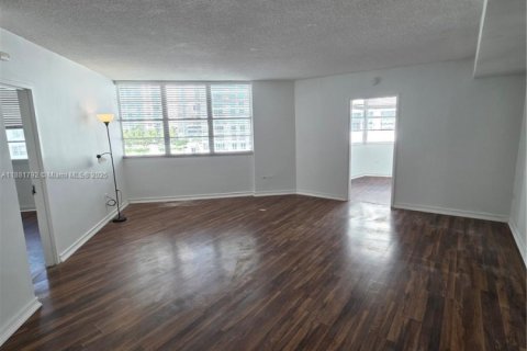 Condominio en alquiler en Miami, Florida, 2 dormitorios, 91.97 m2 № 1924732 - foto 4