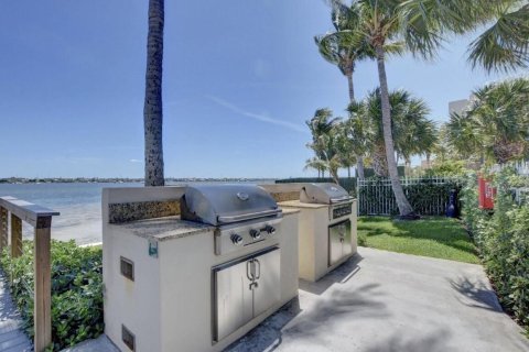 Condo in West Palm Beach, Florida, 2 bedrooms  № 1221334 - photo 1