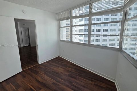 Condominio en alquiler en Miami, Florida, 2 dormitorios, 91.97 m2 № 1924732 - foto 11